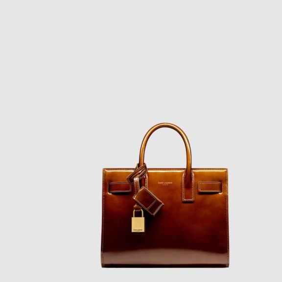 페이턴트 가죽 소재의 sac de jour 나노백