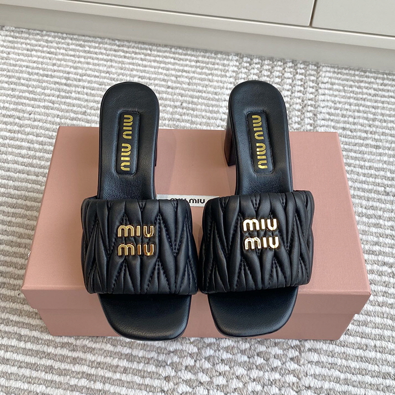 미우미우 마테라쎄 나파 가죽 슬라이드 블랙