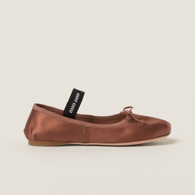 미우미우 새틴 발레리나 5F794D_QU6_F0324_F_A005