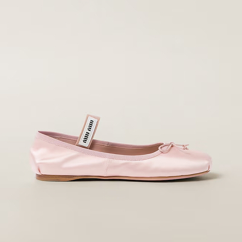 미우미우 새틴 발레리나 5F794D_QU6_F0615_F_A005