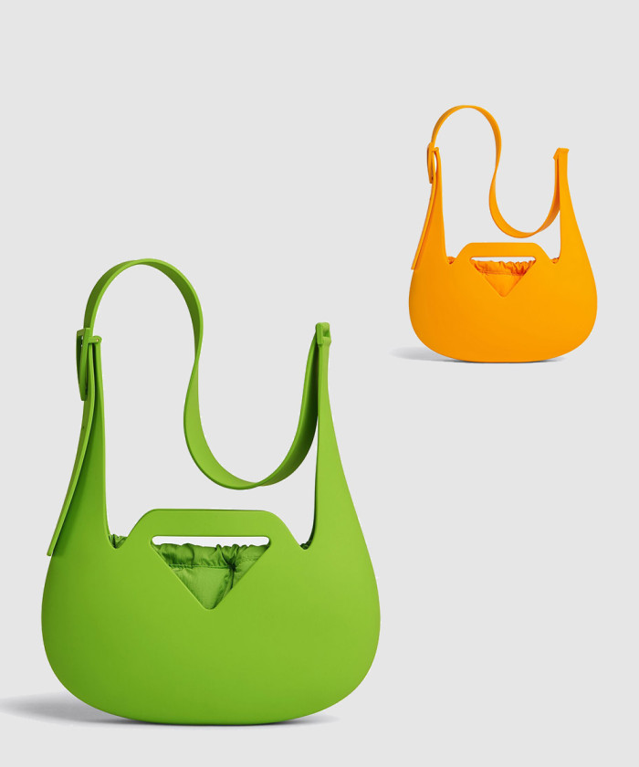 매트 러버 펀치 숄더백 696920 【매장-210만원대】