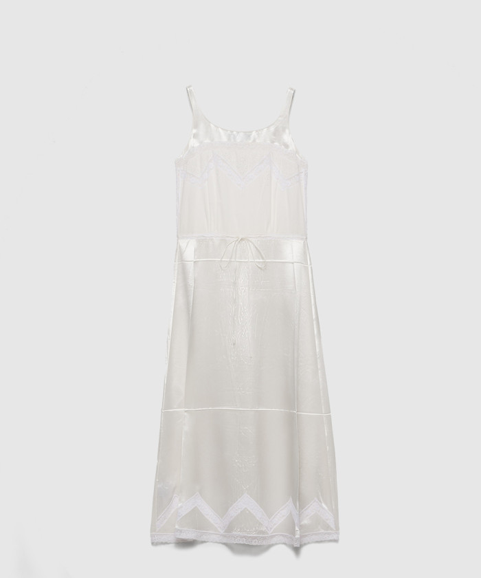 프라다 자수가 놓인 올드 바티스트 드레스 P3O62R